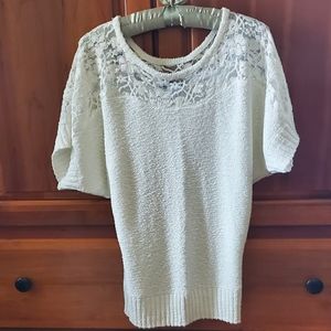 White short sleeve sweater,